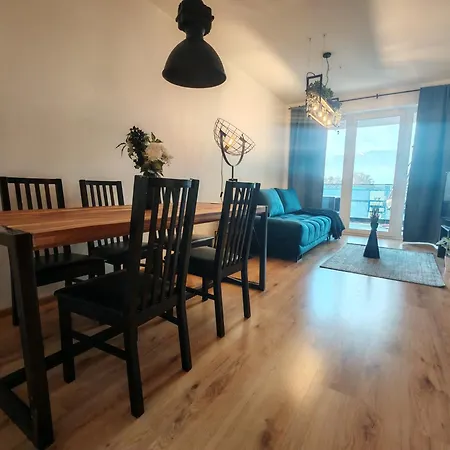 S Výhľadom Na Martinské Hole V Industriálnom štýle *