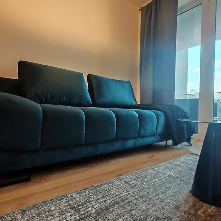 S Výhľadom Na Martinské Hole V Industriálnom štýle