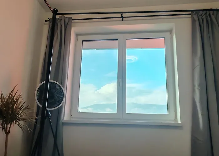 S Vyhladom Na Martinske Hole V Industrialnom Style * Martin